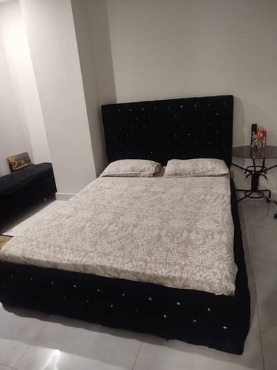 KING SIZE BED WITH MIRROR & SOFA SATI