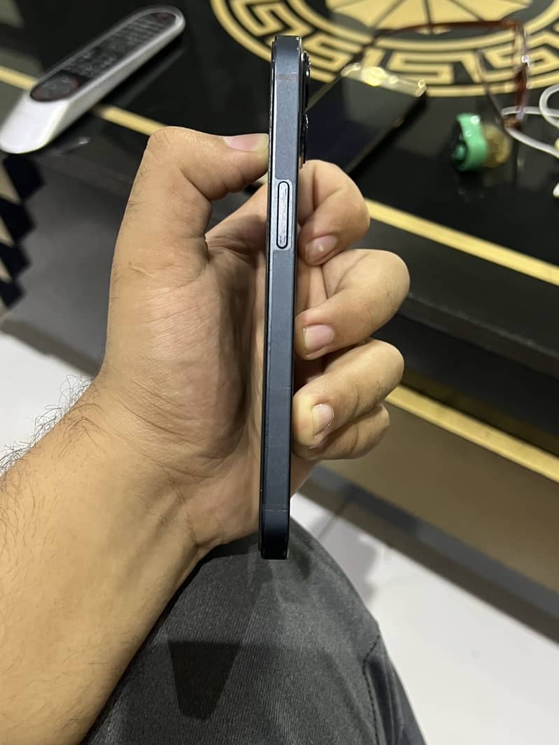 Apple iPhone 13 2