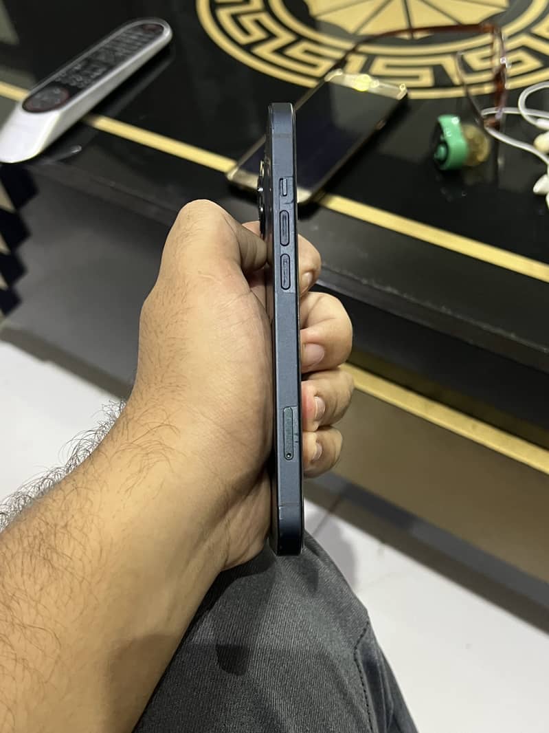 Apple iPhone 13 4