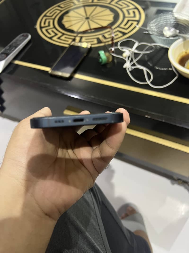 Apple iPhone 13 6