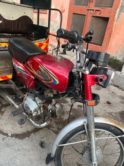 riksha United 100 2018 model