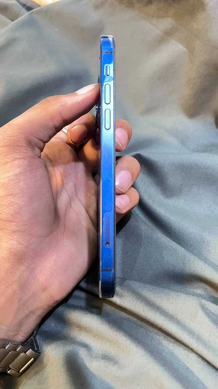 Apple iPhone 12 3