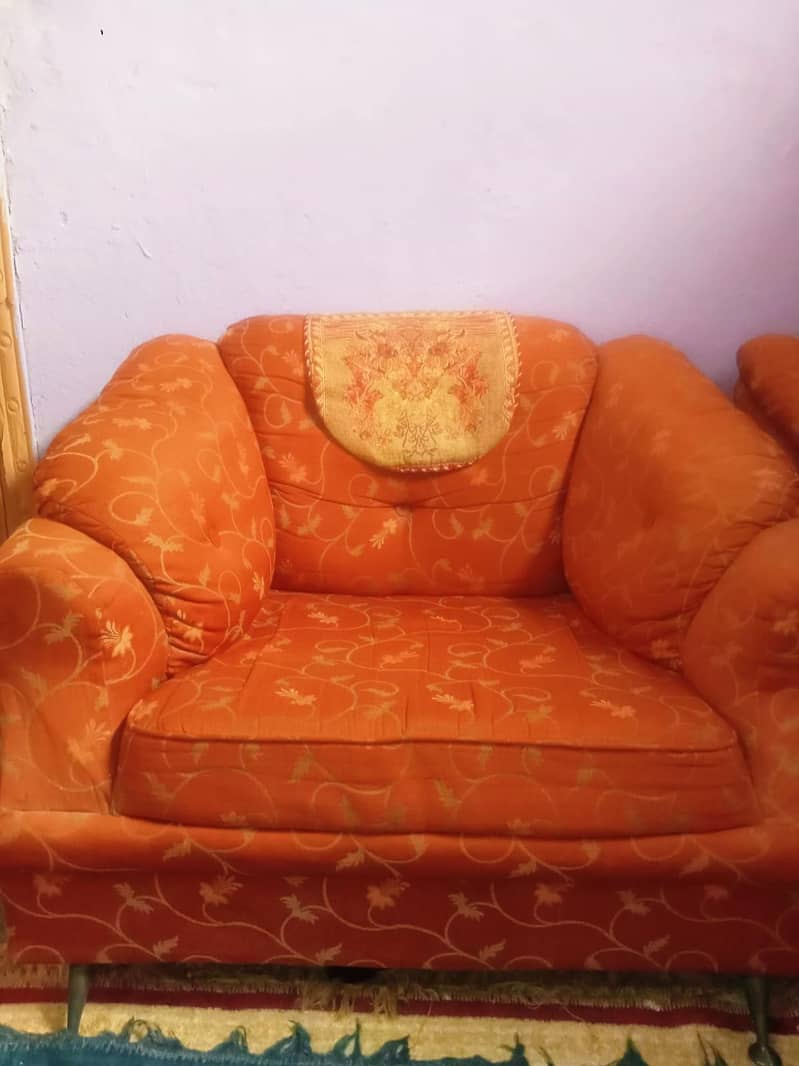selling sofa seta 0