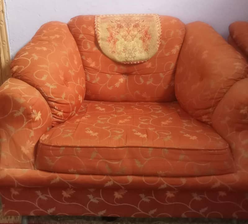 selling sofa seta 3