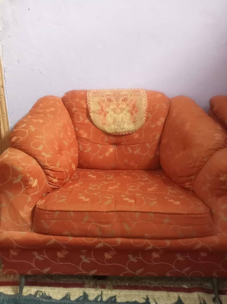 selling sofa seta 4