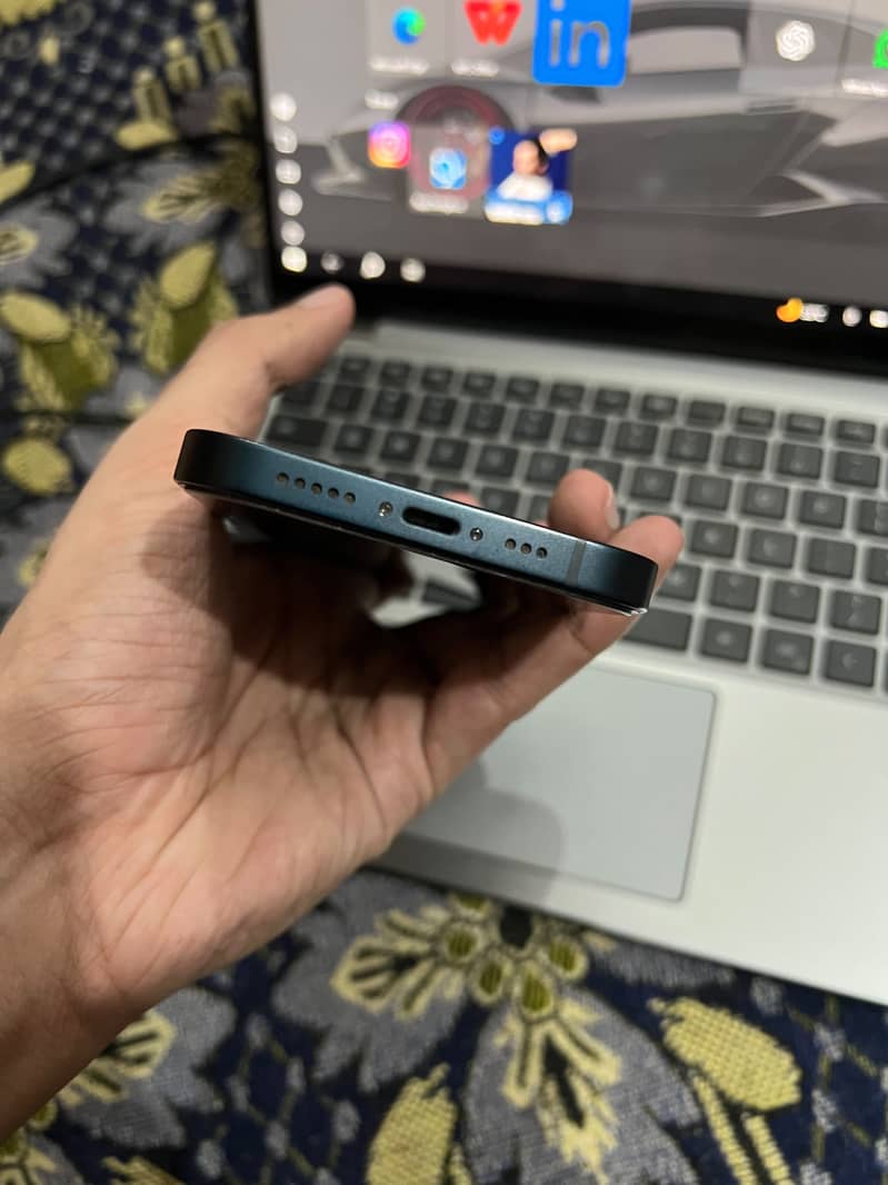 Apple iPhone 13 2