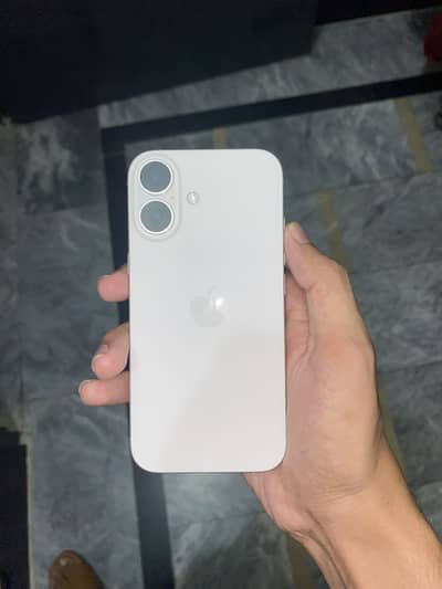 Apple iPhone 16