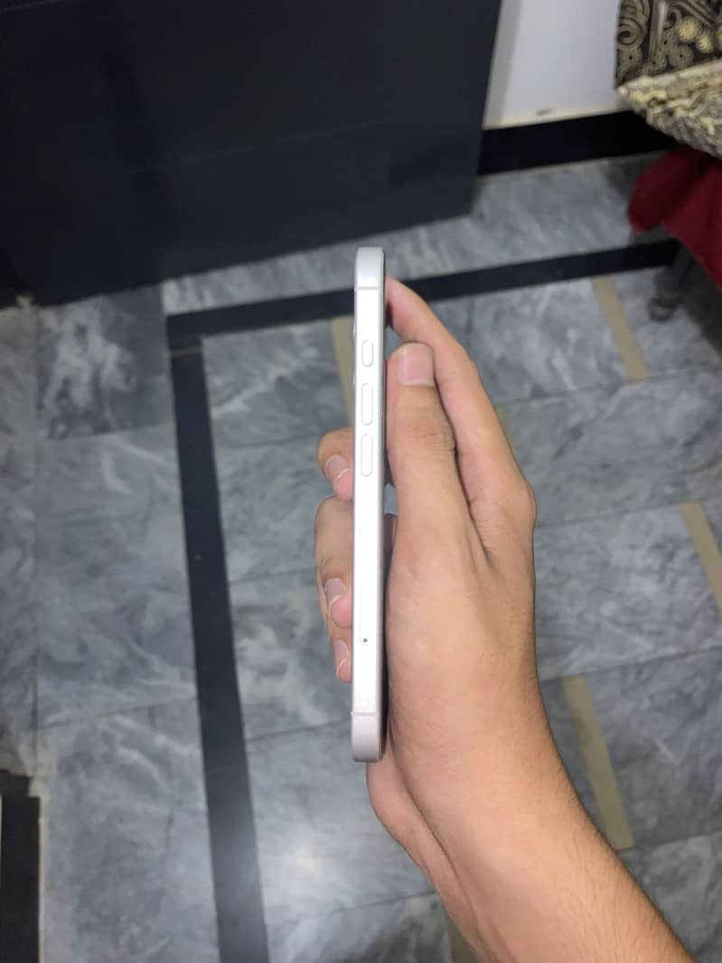 Apple iPhone 16 1