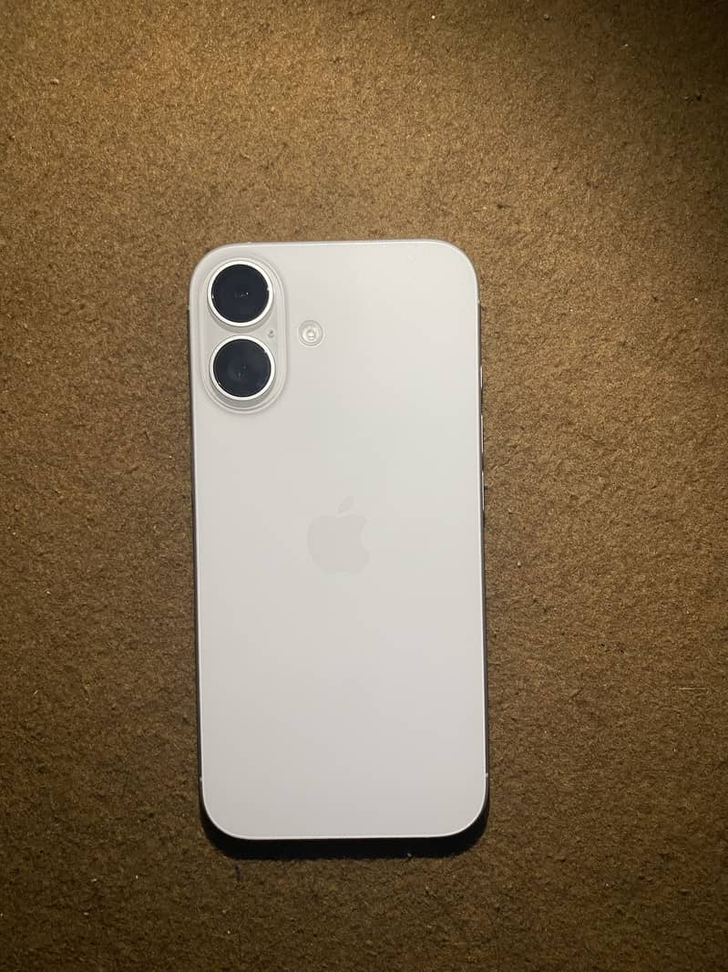 Apple iPhone 16 6