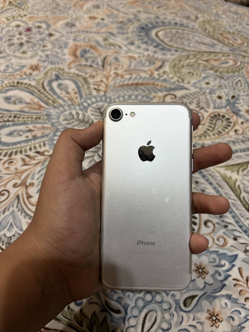 Apple iPhone 7 1