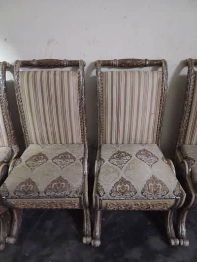 7 chair ha for sale jis ko chaye wo le JAE