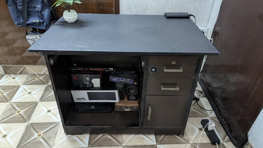 Computer Table 1