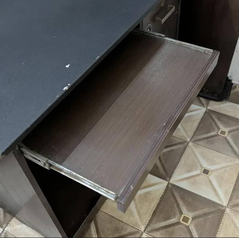 Computer Table 4
