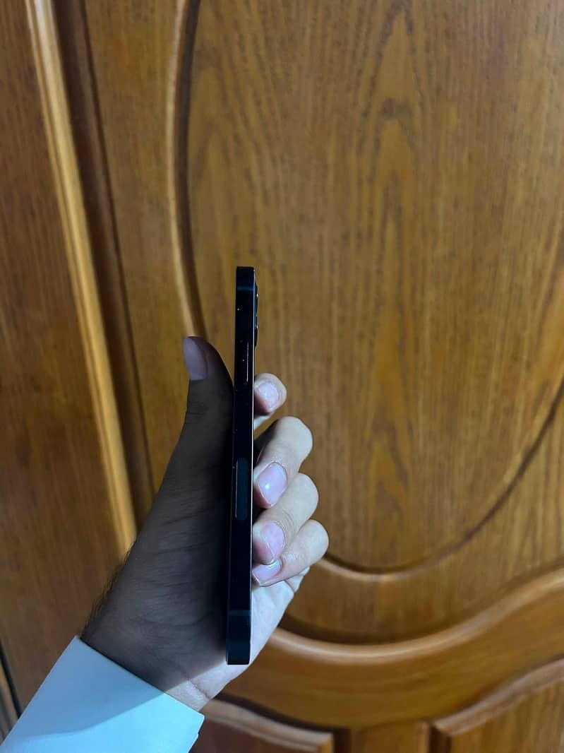 Apple iPhone 12 3