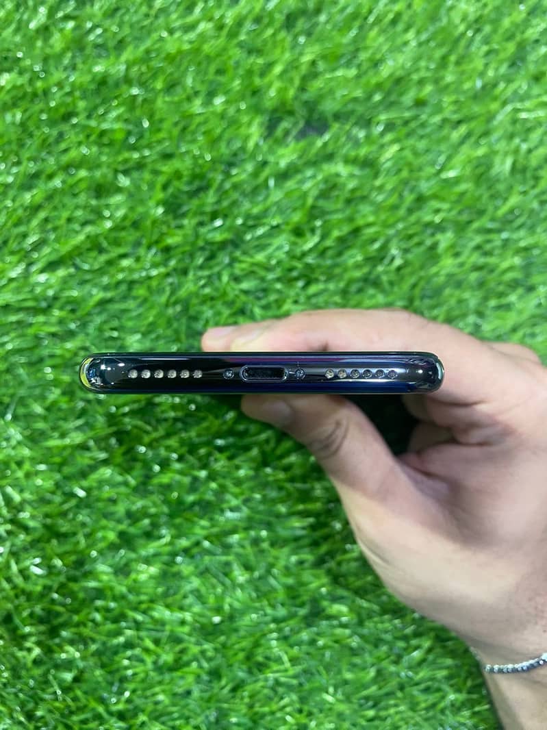 Apple iPhone X 3