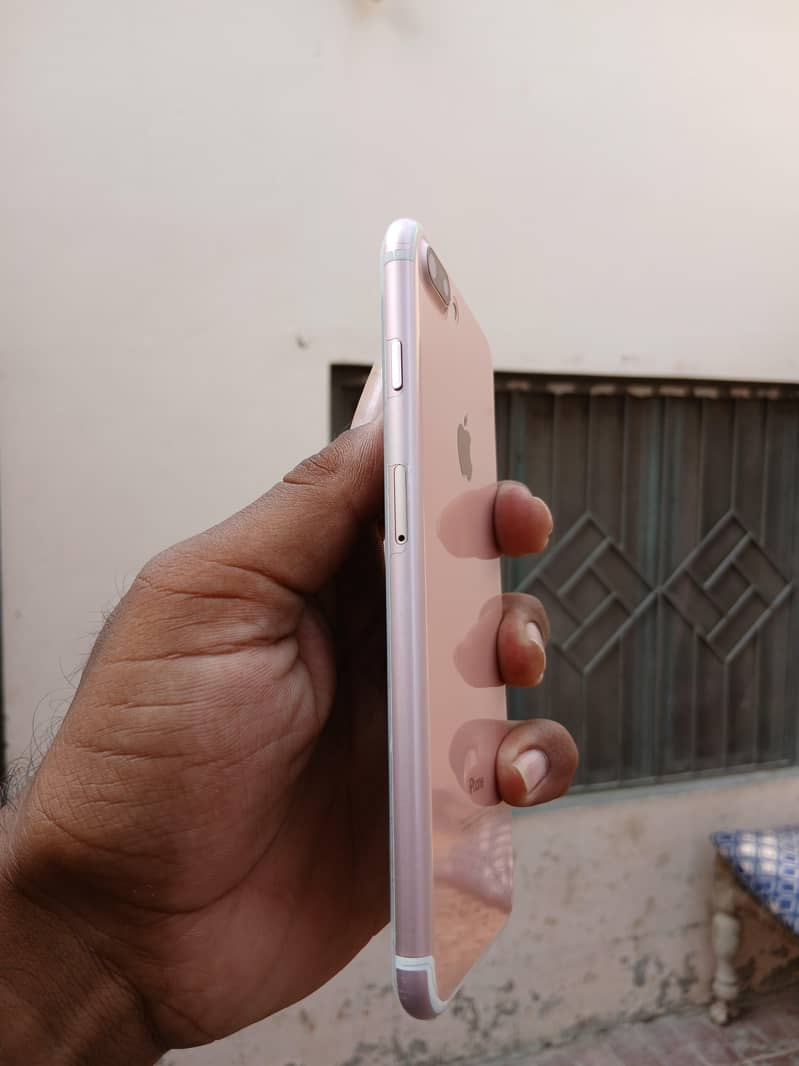 Apple iPhone 7 Plus 3