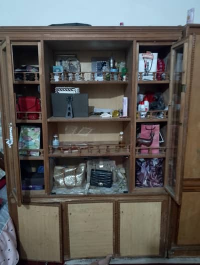 almari for urgent sale