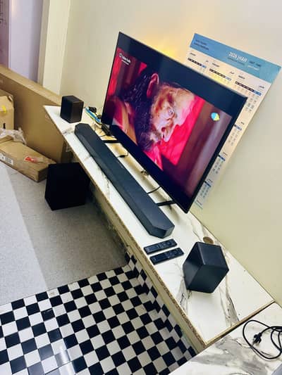 Samsung Soundbar with rear speakers