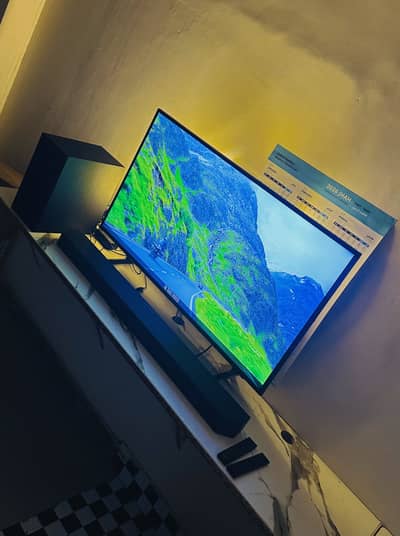 Samsung TV QLED 43” with Premium Soundbar 6.1