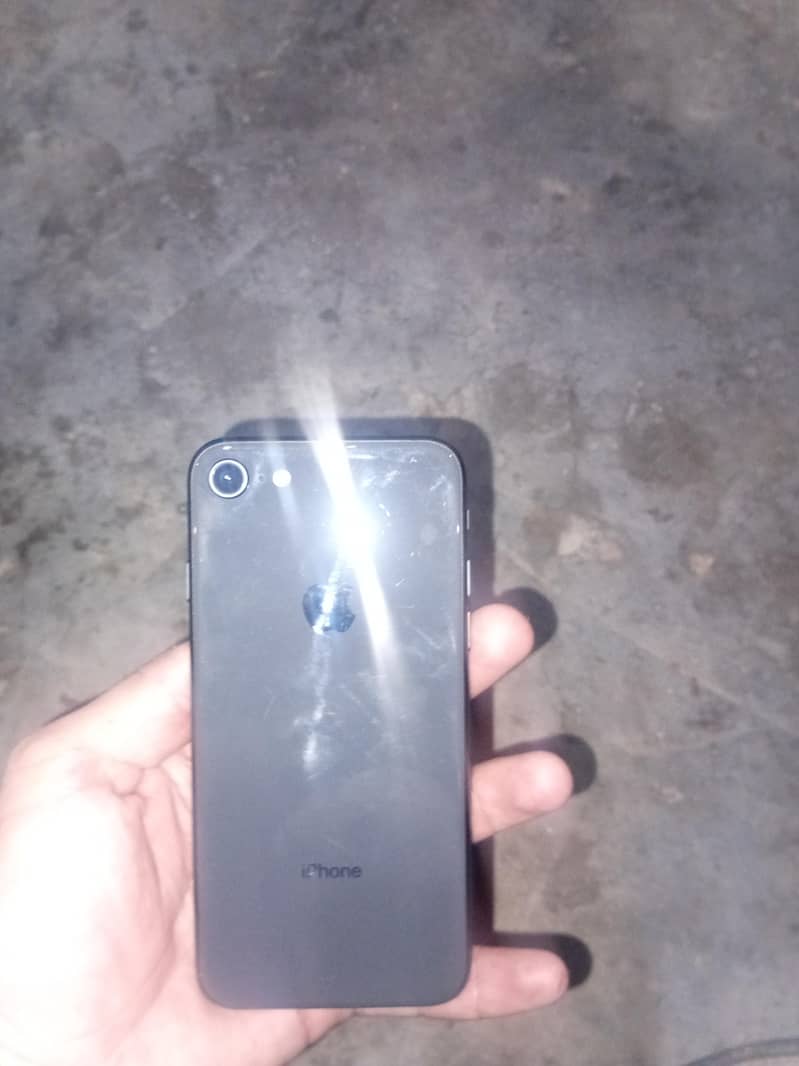 Apple iPhone 8 1