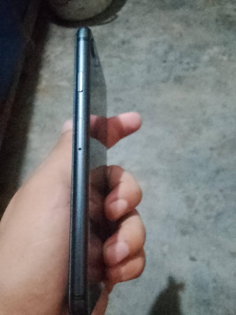 Apple iPhone 8 3