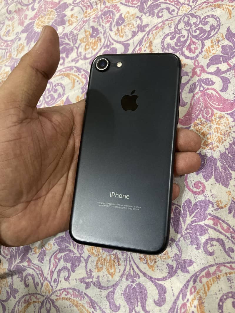 Apple iPhone 7 0