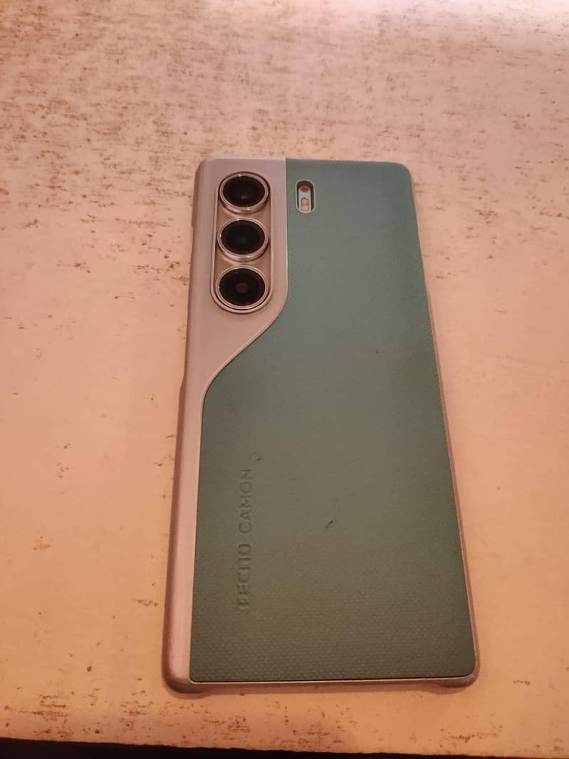 Tecno CAMON 40 Pro 14