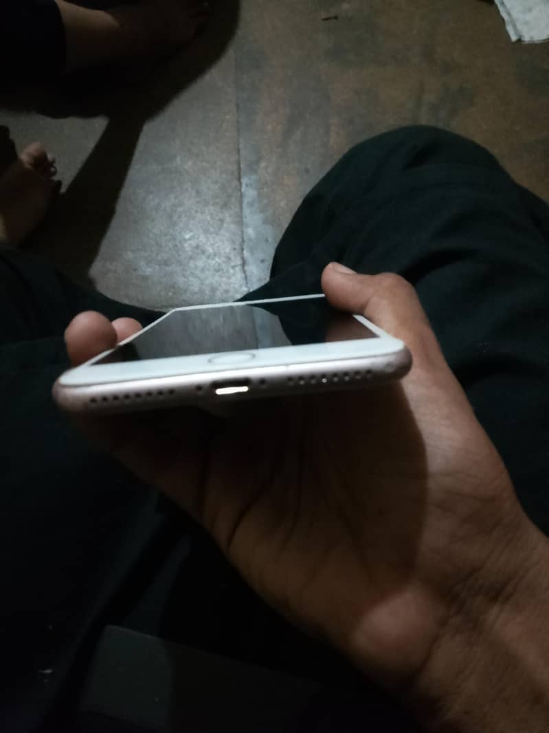 Apple iPhone 7 Plus 4
