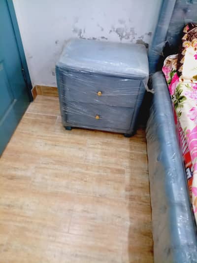 king sized bed with 2 side tables and diwaan