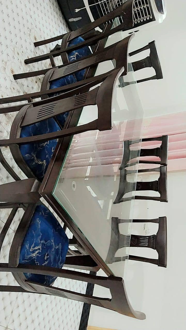 Dining table 0