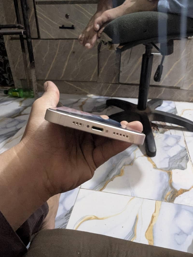 Apple iPhone 13 2