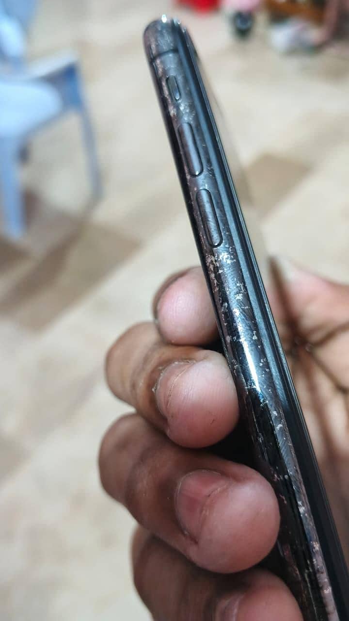 Apple iPhone X 3