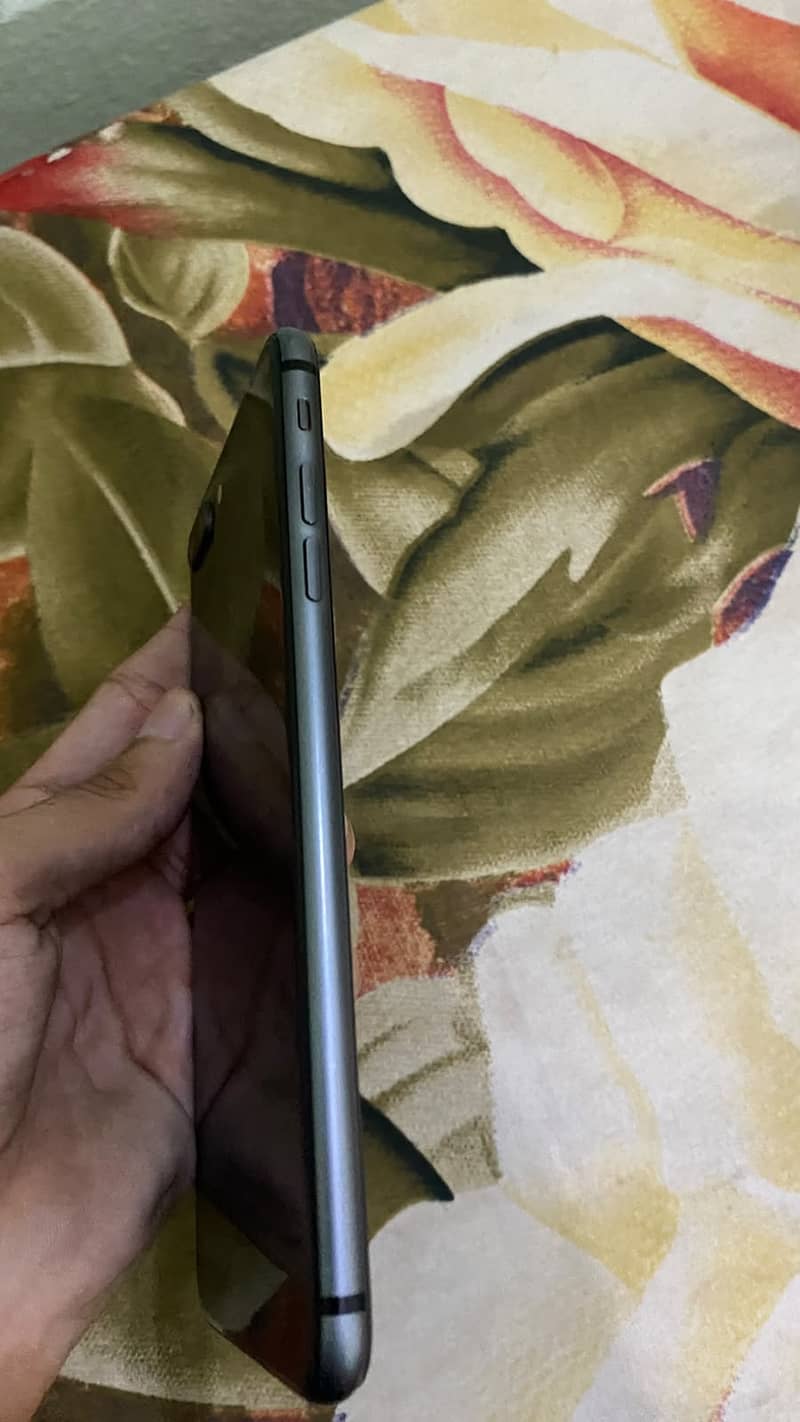 Apple iPhone 8 Plus 1