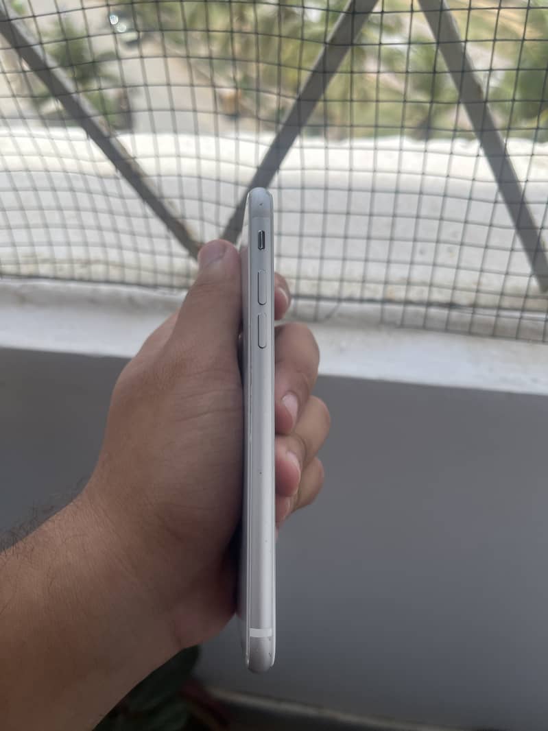 Apple iPhone 8 3