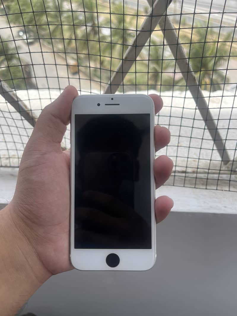Apple iPhone 8 5