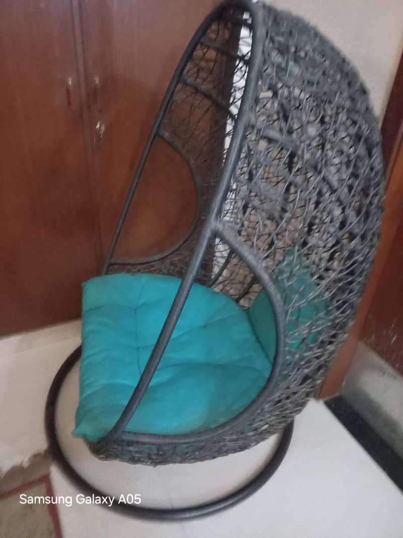 egg/swing chair with stand and cushion 3
