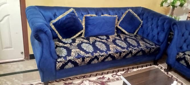 Sofa set 7 seater for sale urgently condition 10/9 perfect condition