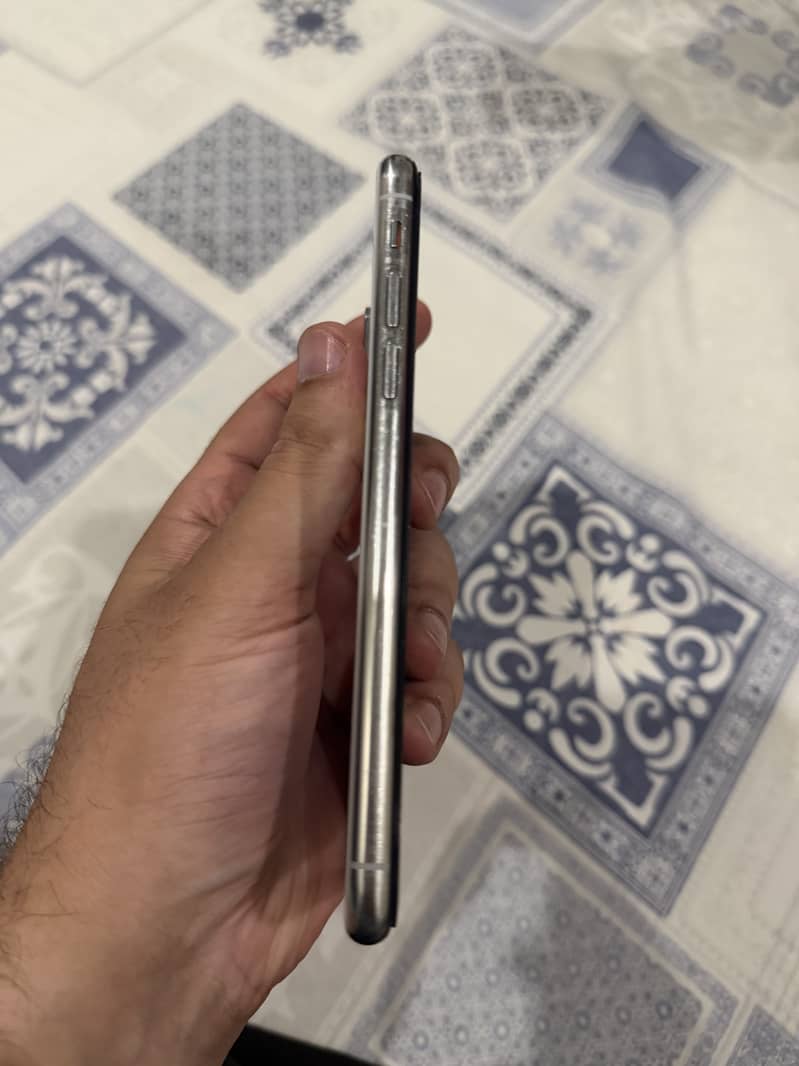 Apple iPhone X 3