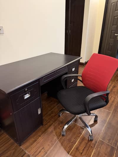 Work desk with matching chair