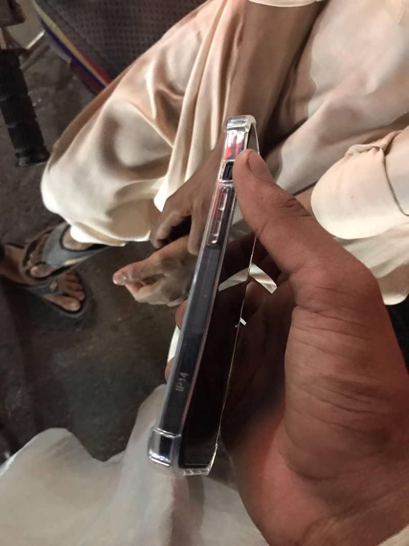 Apple iPhone 13 2