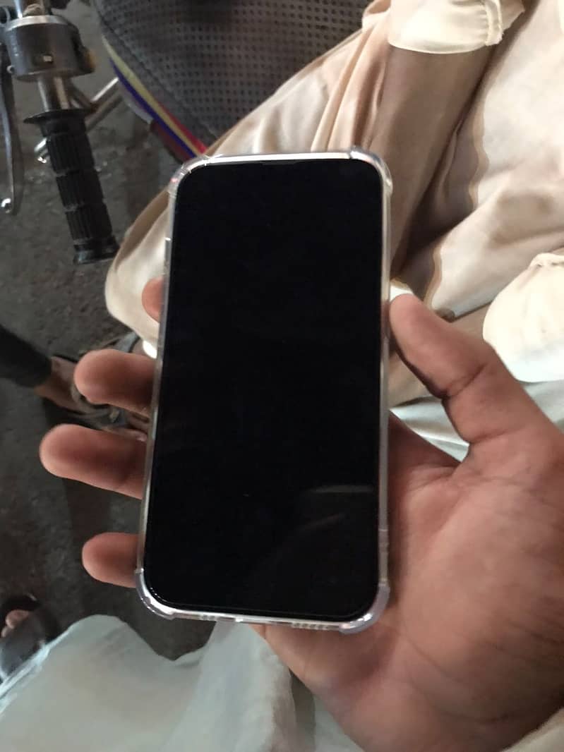 Apple iPhone 13 4