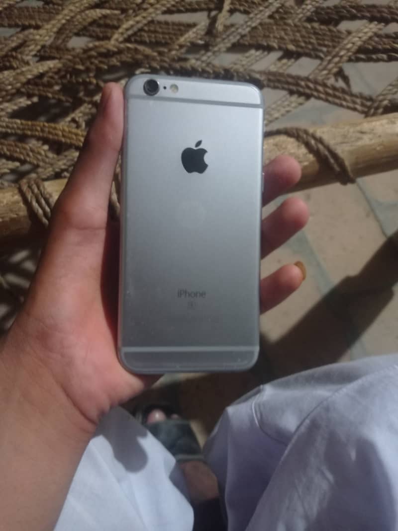 Apple iPhone 6S 1