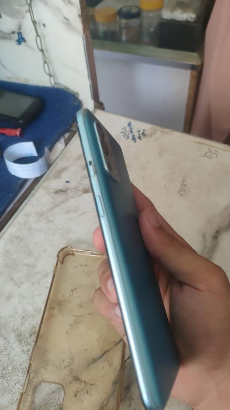 One Plus 9R 1