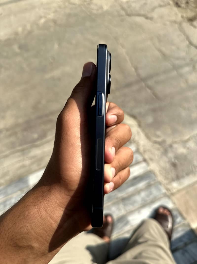 Apple iPhone 15 Pro 1