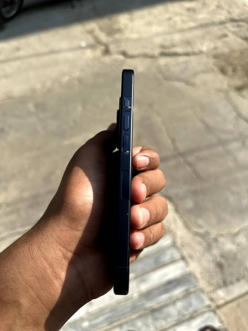 Apple iPhone 15 Pro 2