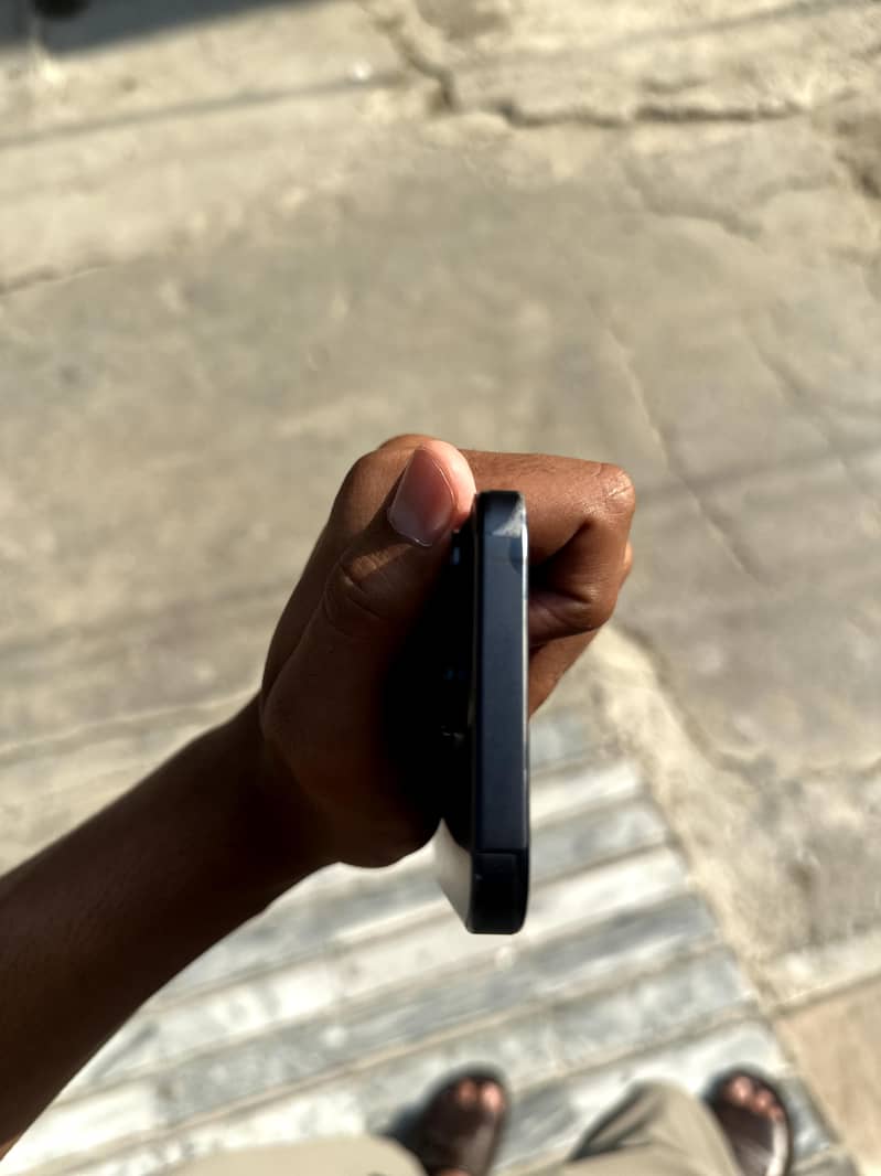 Apple iPhone 15 Pro 3