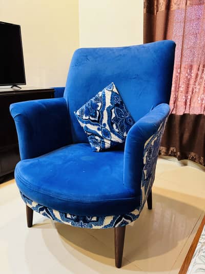 Bedroom chairs and coffee table