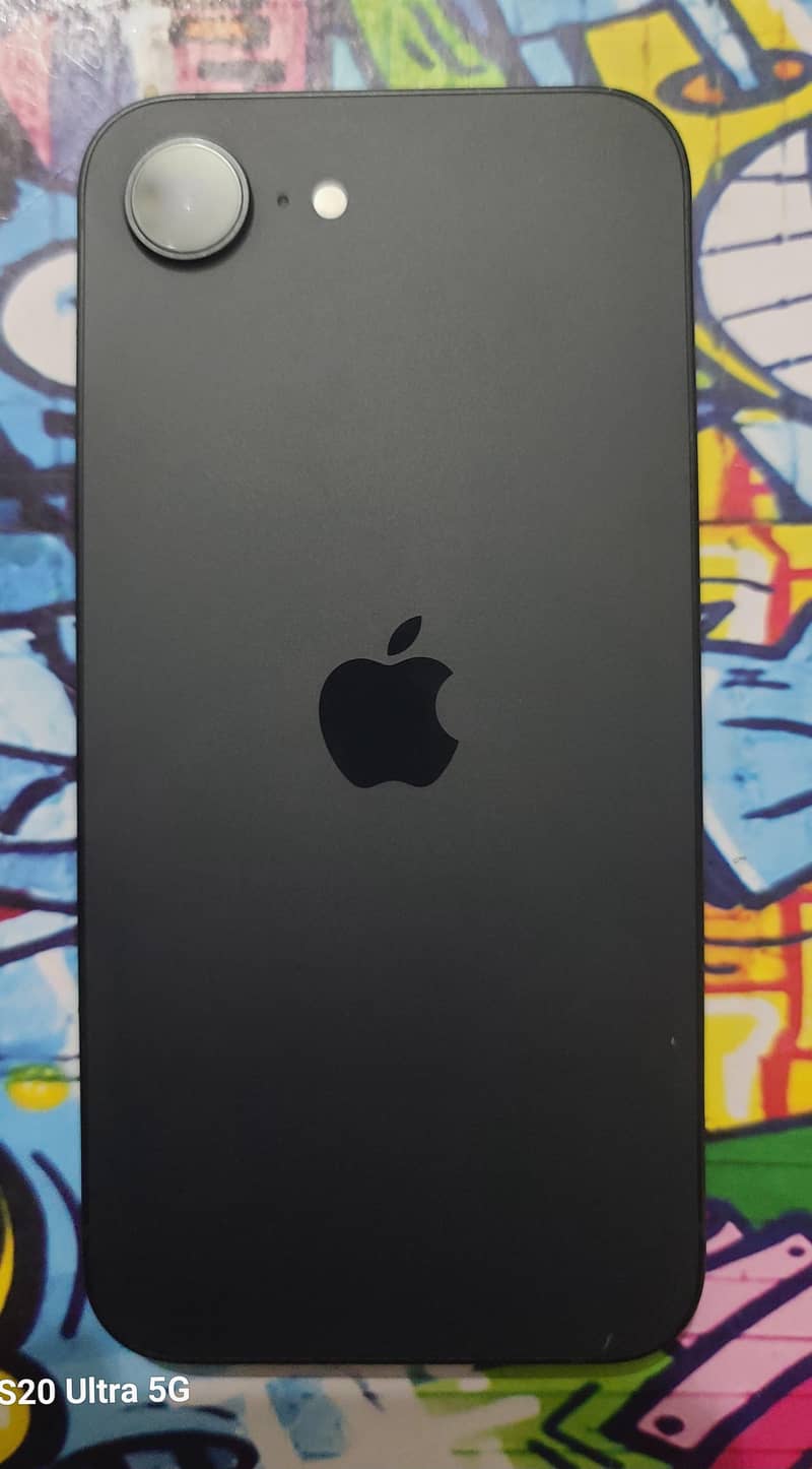 Apple iPhone 16e 0