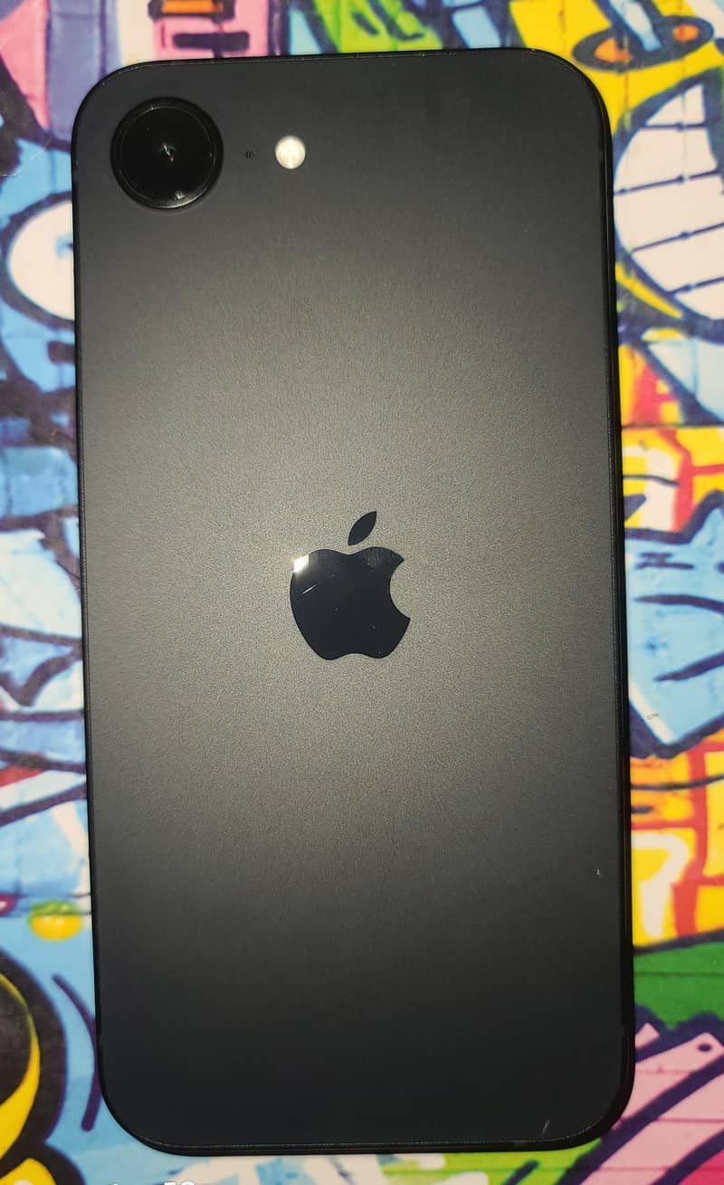 Apple iPhone 16e 2