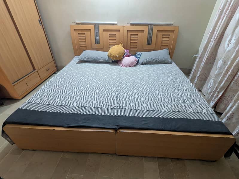 dressing table & 2 single beds 1